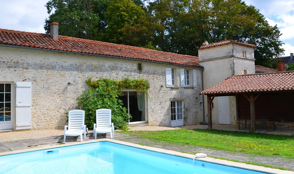 Le Parc, sa terrasse et sa piscine